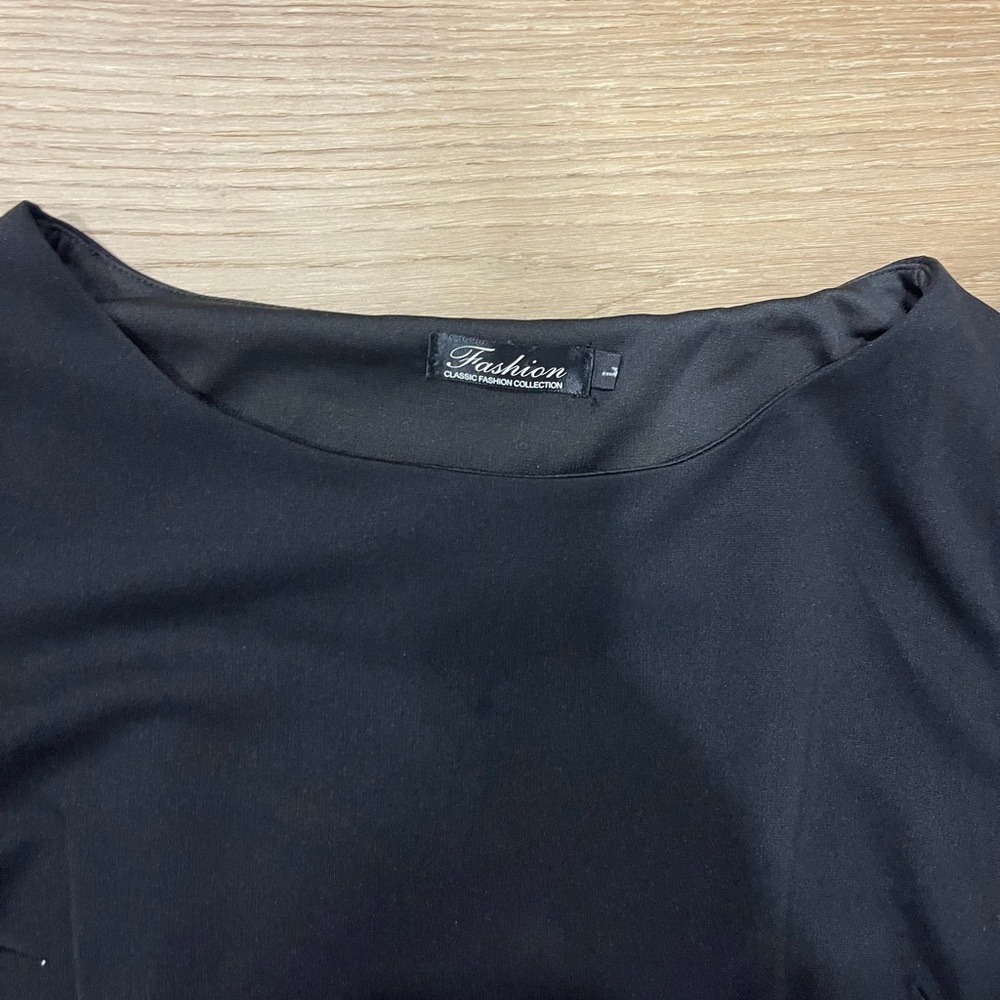 Elegant Black Midi Dress with Flared Hem - Picture 3 of 7